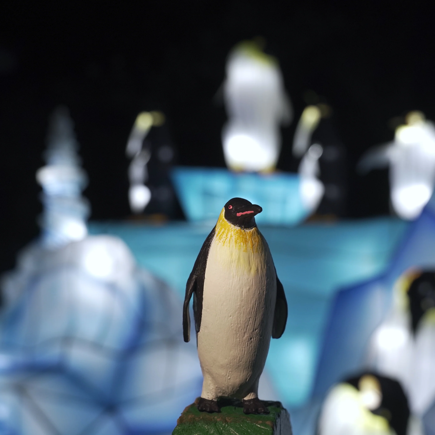 Emperor Penguin Figurine - Hand Painted Arctic Bird Toy Figure - Safari Ltd 276129