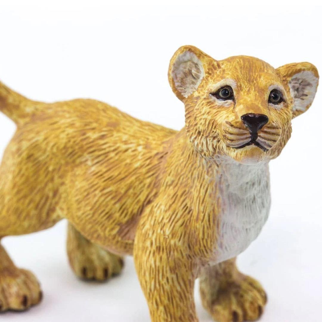 Lion Cub Figure - Hand Painted & Collectible Toy - Safari Ltd 100415