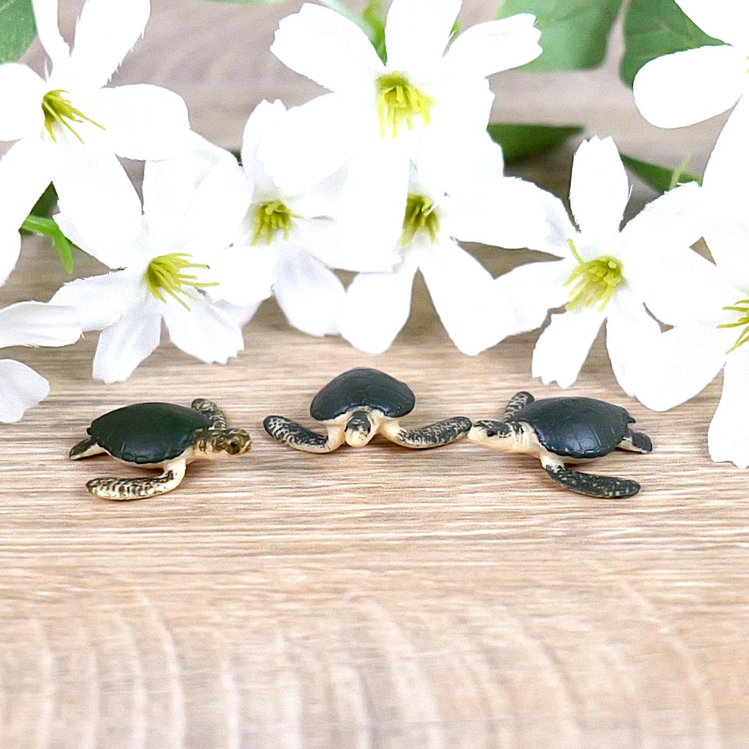 Adult Sea Turtle Good Luck Minis Figure - Hand Painted & Collectible Sea Turtle - Safari Ltd