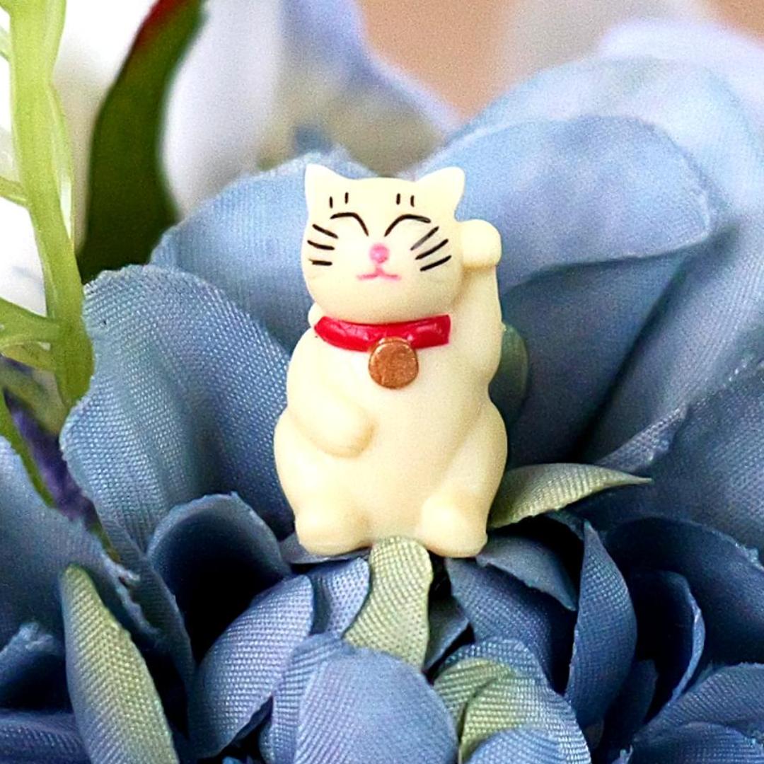 Good Luck Cat Minis Figure - Hand Painted & Collectible Miniature Figurine - Safari Ltd