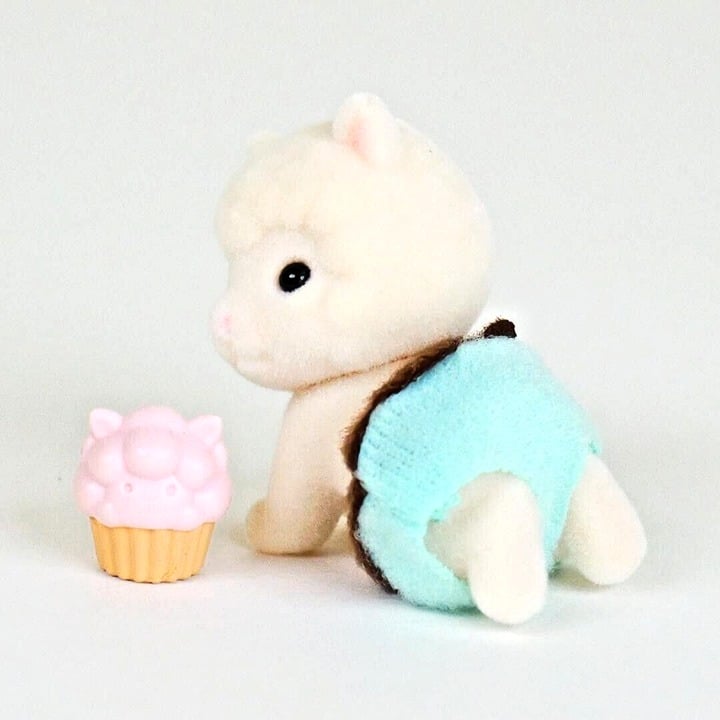 Calico Critters Alpaca Baby - Baking Baby Party Series