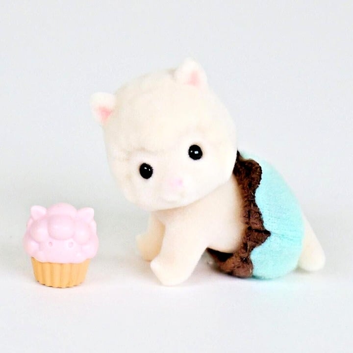 Calico Critters Alpaca Baby - Baking Baby Party Series