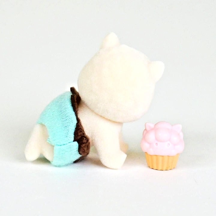Calico Critters Alpaca Baby - Baking Baby Party Series