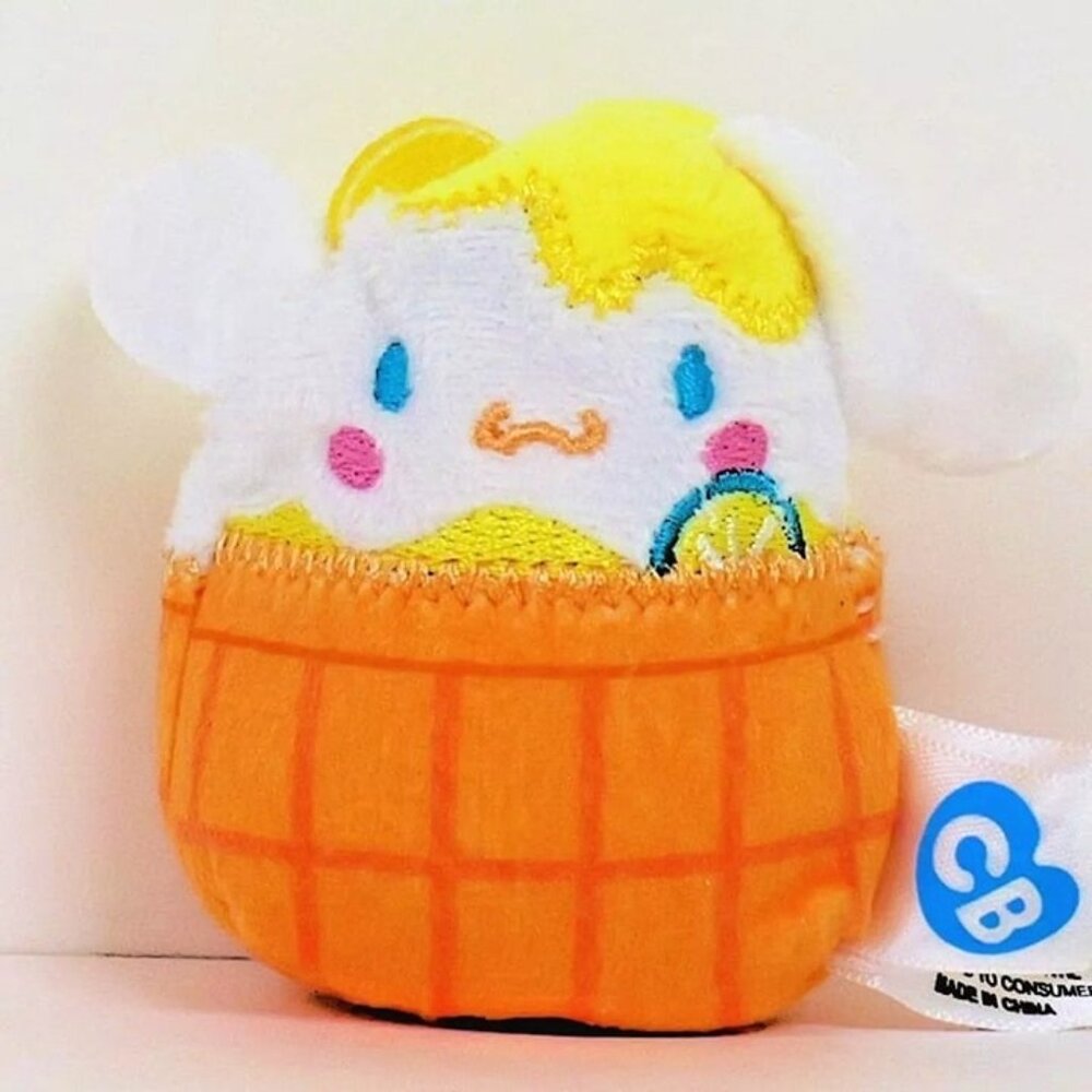Hello Kitty and Friends Cutie Beans Series 3 - Cinnamoroll with Pink Clip Case