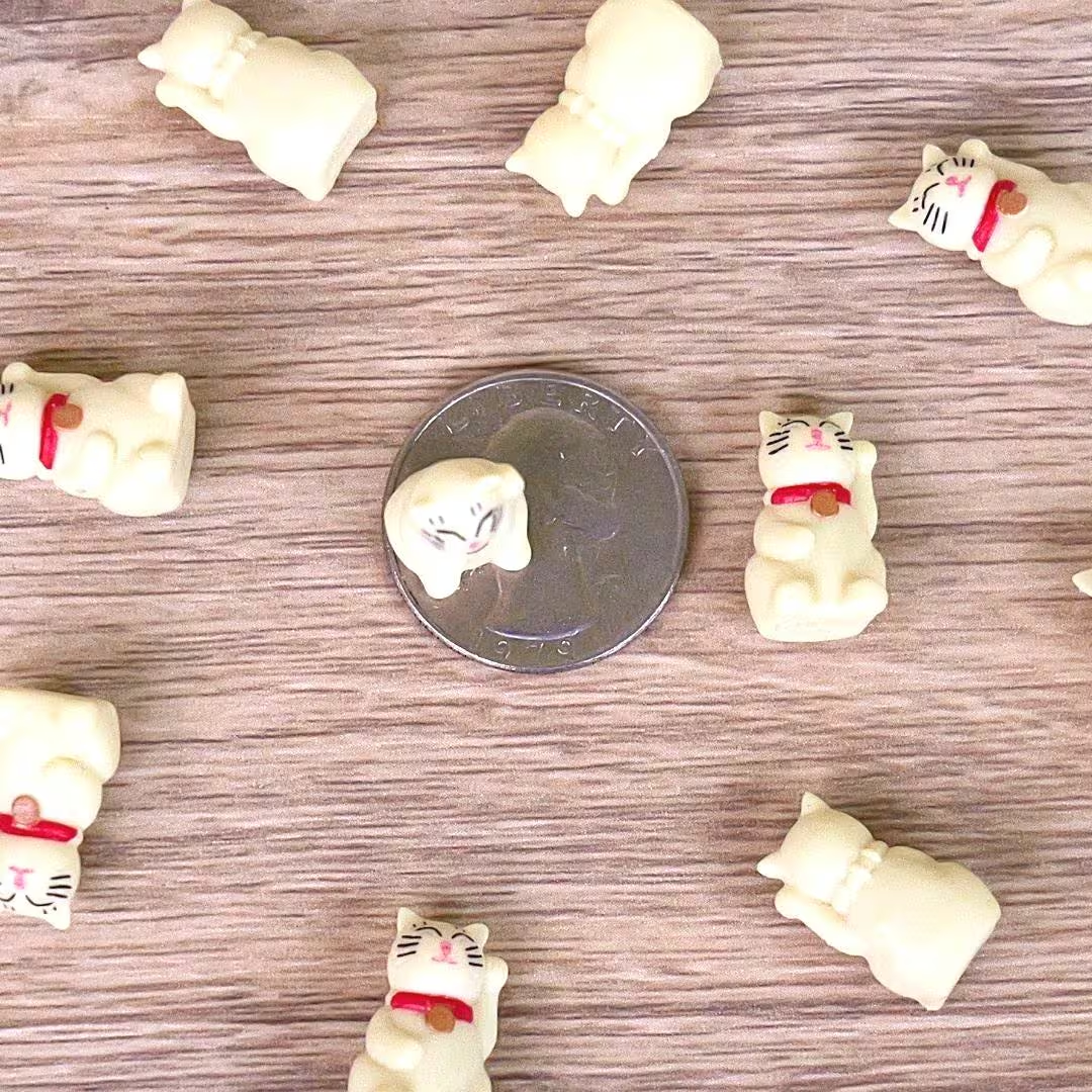 Good Luck Cat Minis Figure - Hand Painted & Collectible Miniature Figurine - Safari Ltd