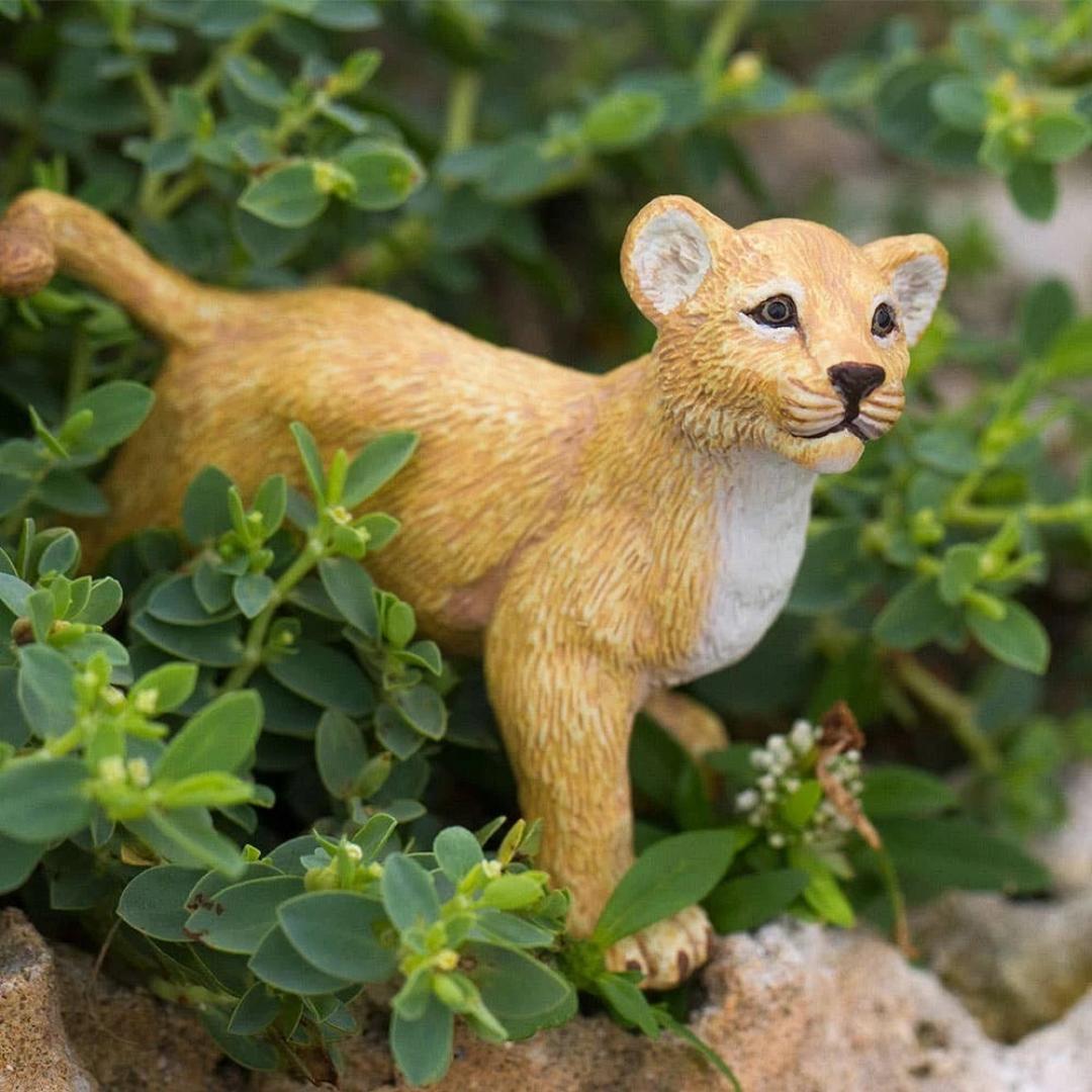 Lion Cub Figure - Hand Painted & Collectible Toy - Safari Ltd 100415