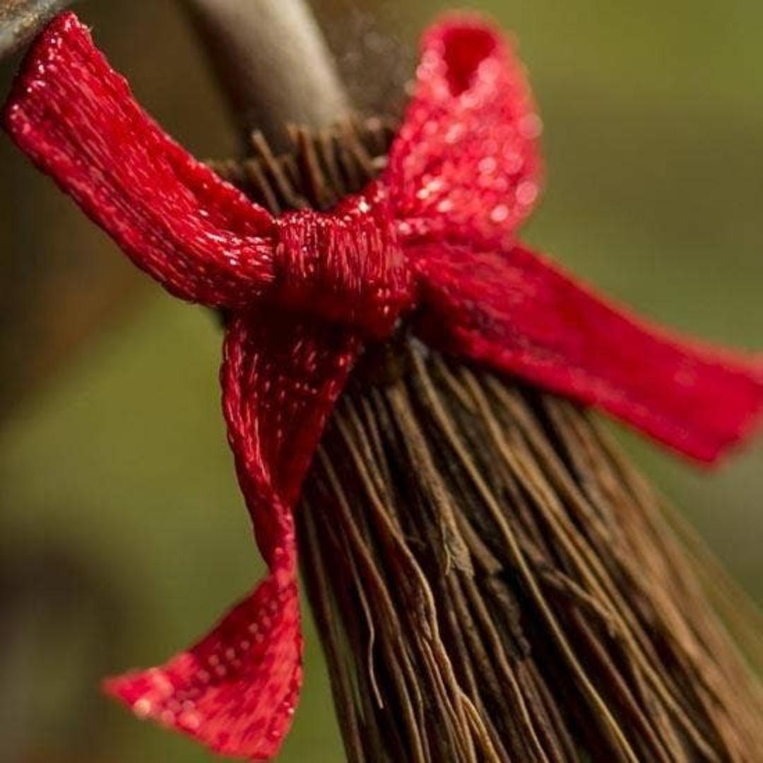 3-1/2" Miniature Natural Straw Broom with Bow - Halloween & Fall Crafts - 1 Broom