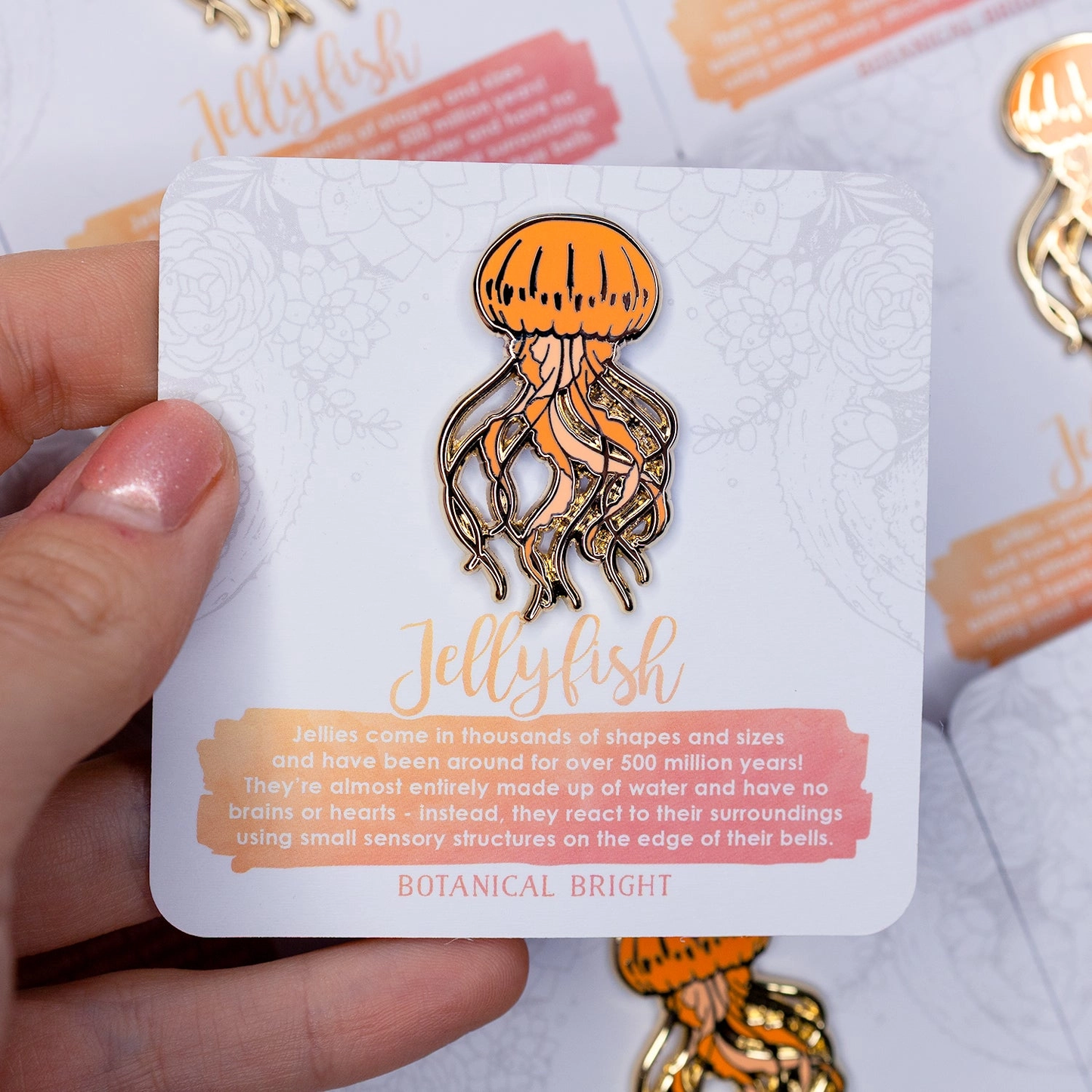 Jellyfish Enamel Pin - Gold Plated Nature Jewelry - Sea Life & Ocean Brooch