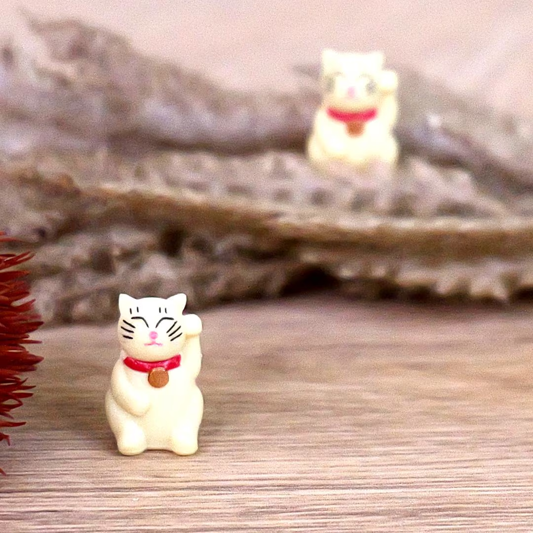 Good Luck Cat Minis Figure - Hand Painted & Collectible Miniature Figurine - Safari Ltd